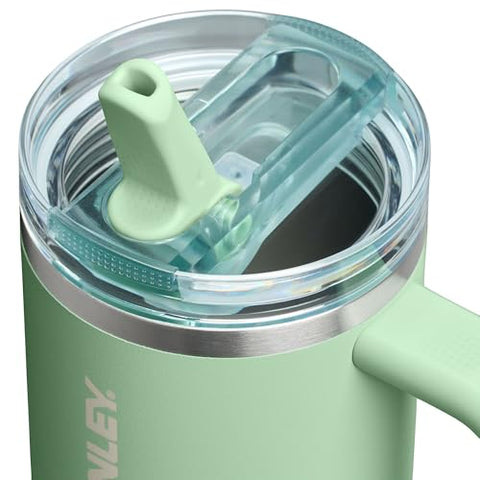 Stanley Quencher ProTour con tapa a prueba de fugas, perfecta para transportarla sin derrames.