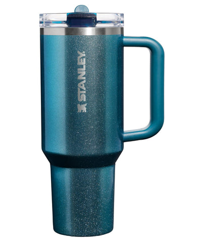 Stanley Quencher ProTour con tapa giratoria y pajilla integrada para sorbos sin derrames.