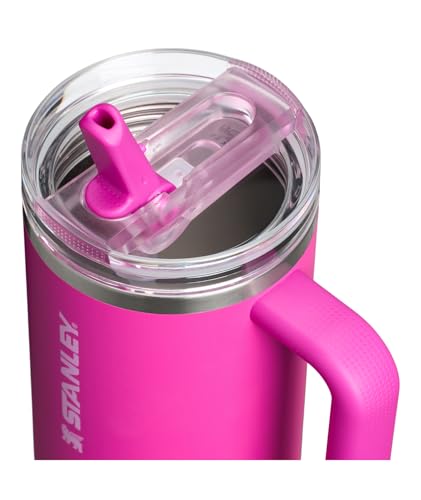 STANLEY Quencher ProTour con tapa y sorbo integrado, práctico para beber sin derrames en movimiento.
