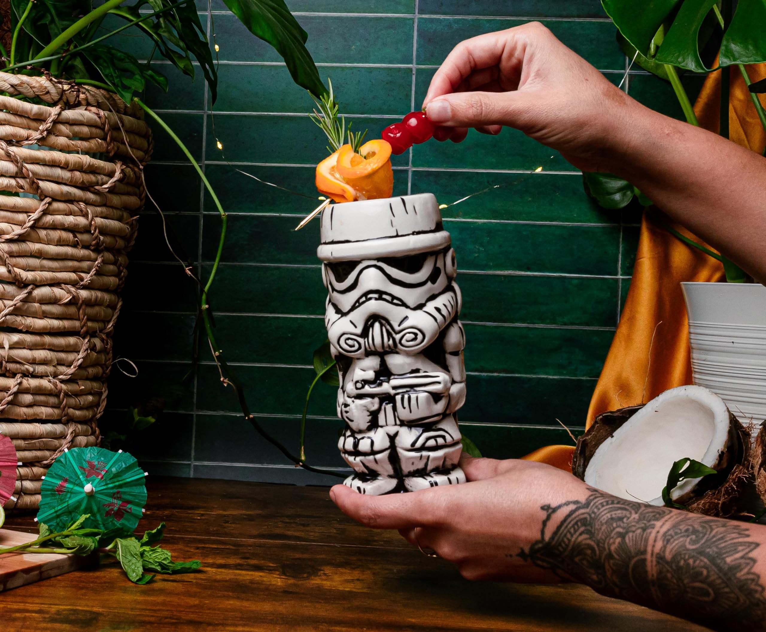 Geeki Tikis Stormtrooper, taza de 15 onzas para bebidas largas.