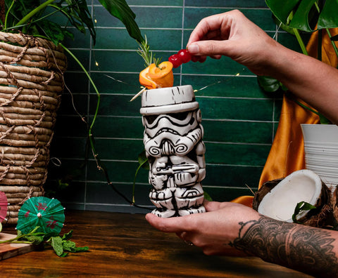 Geeki Tikis Stormtrooper, taza de 15 onzas para bebidas largas.