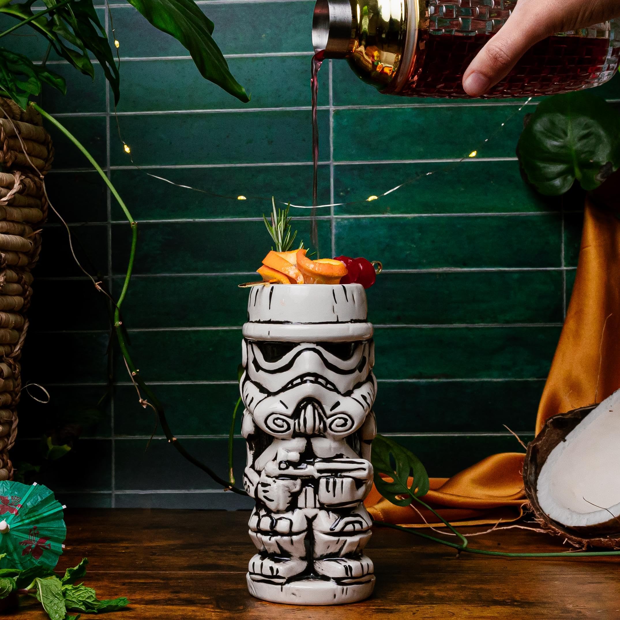 Geeki Tikis Stormtrooper, detalles pintados, cerámica de calidad para coleccionistas.