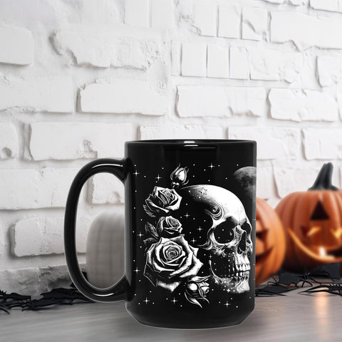 La STARTER FLUID taza cráneo es perfecta como regalo gótico para amantes del cráneo y la decoración.