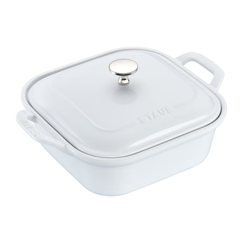 Acabado STAUB resistente a rayones, conserva el color y el aspecto elegante.