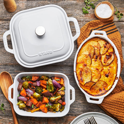 Bandeja oval STAUB 9 para guisos y postres familiares.