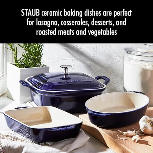 Staub cazuela cerámica con tapa 9x9, retiene calor para platos que mantienen temperatura.