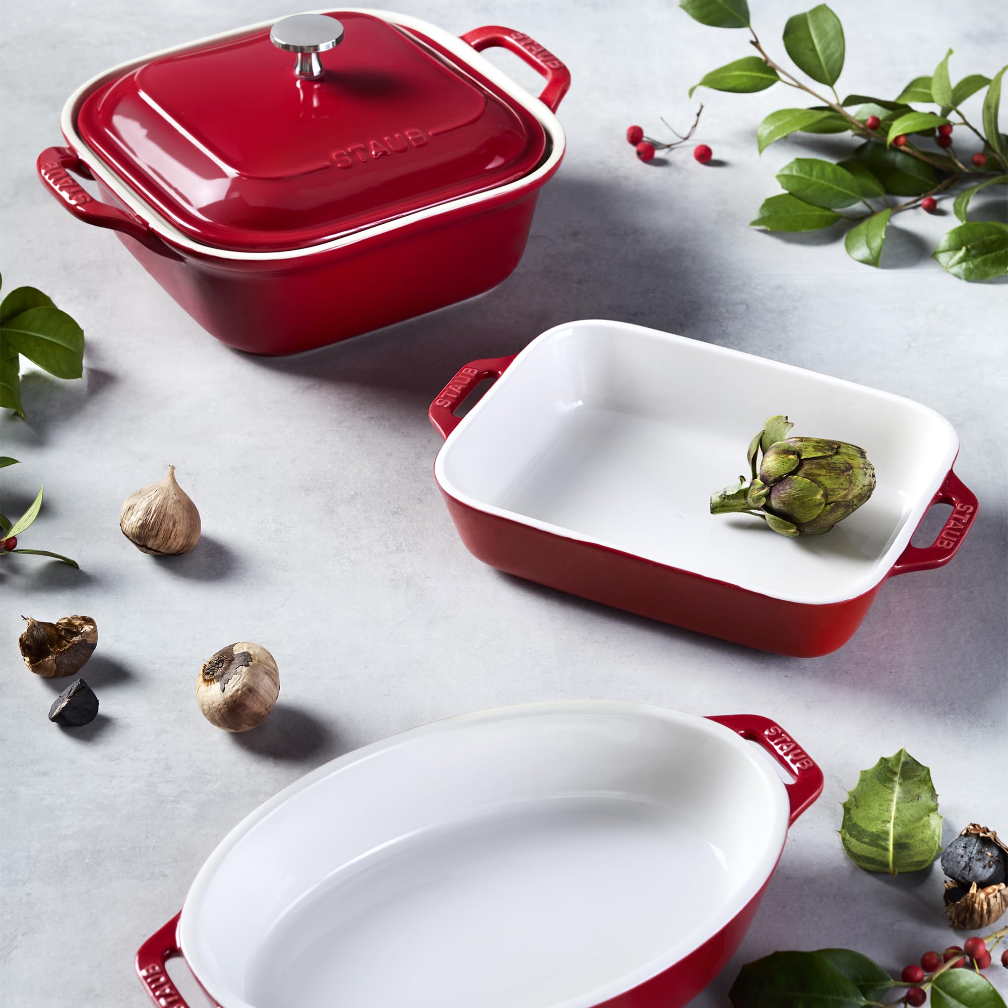 STAUB color cereza añade toque decorativo y práctica cocina