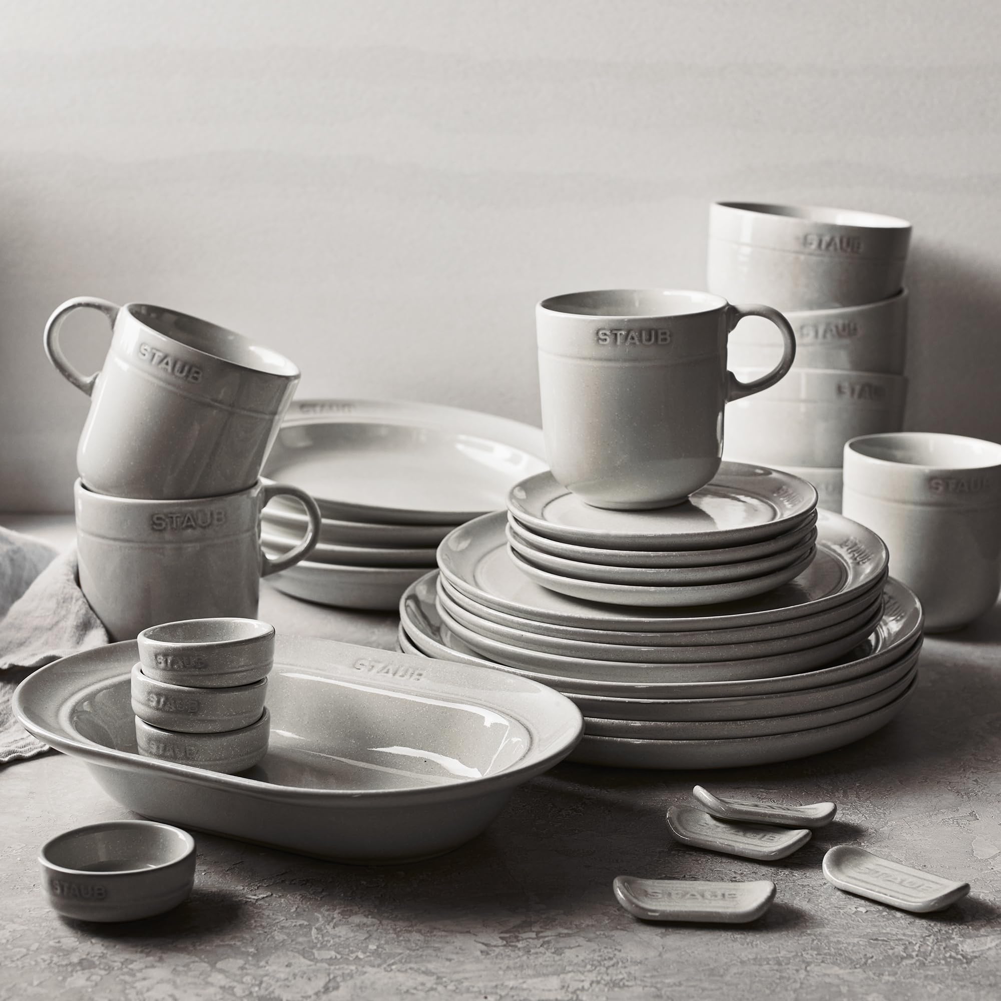 STAUB taza desayuno en blanco trufa, perfecta para bebidas calientes.