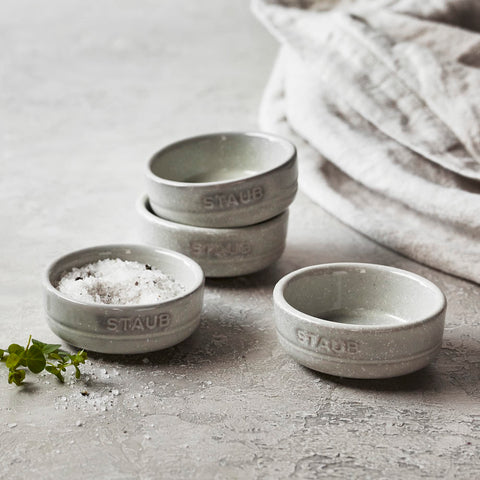 STAUB tazón cereal en blanco trufa, apilable y resistente para desayunos.