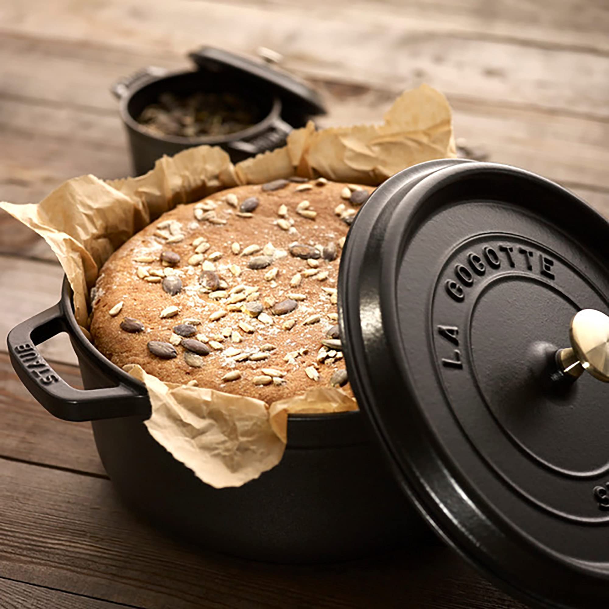 Staub Cocotte 5qt base lisa, apta para inducción.