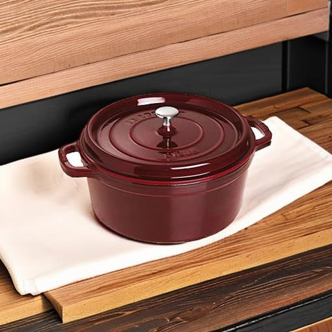 Staub cocotte 7qt grenadina detalle asa-nikel