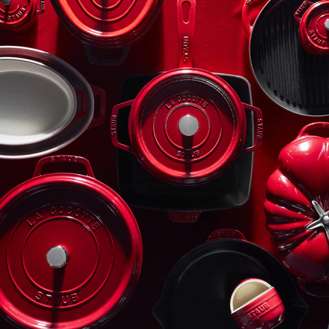 Horno seguro hasta altas temperaturas con Staub cereza.