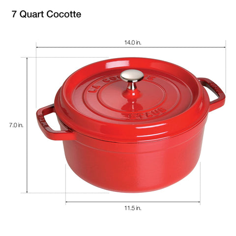 Interior mate de Staub cereza favorece dorado y sellado.