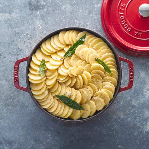 Staub Cocotte Alta 5 qt, exterior negro mate, estilo elegante para mesa