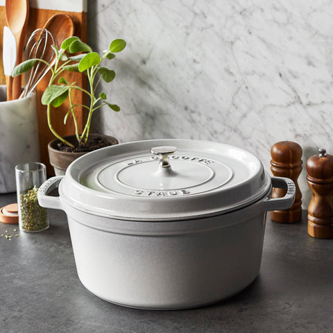 Staub cocotte asa de nickel, manejo cómodo y duradero