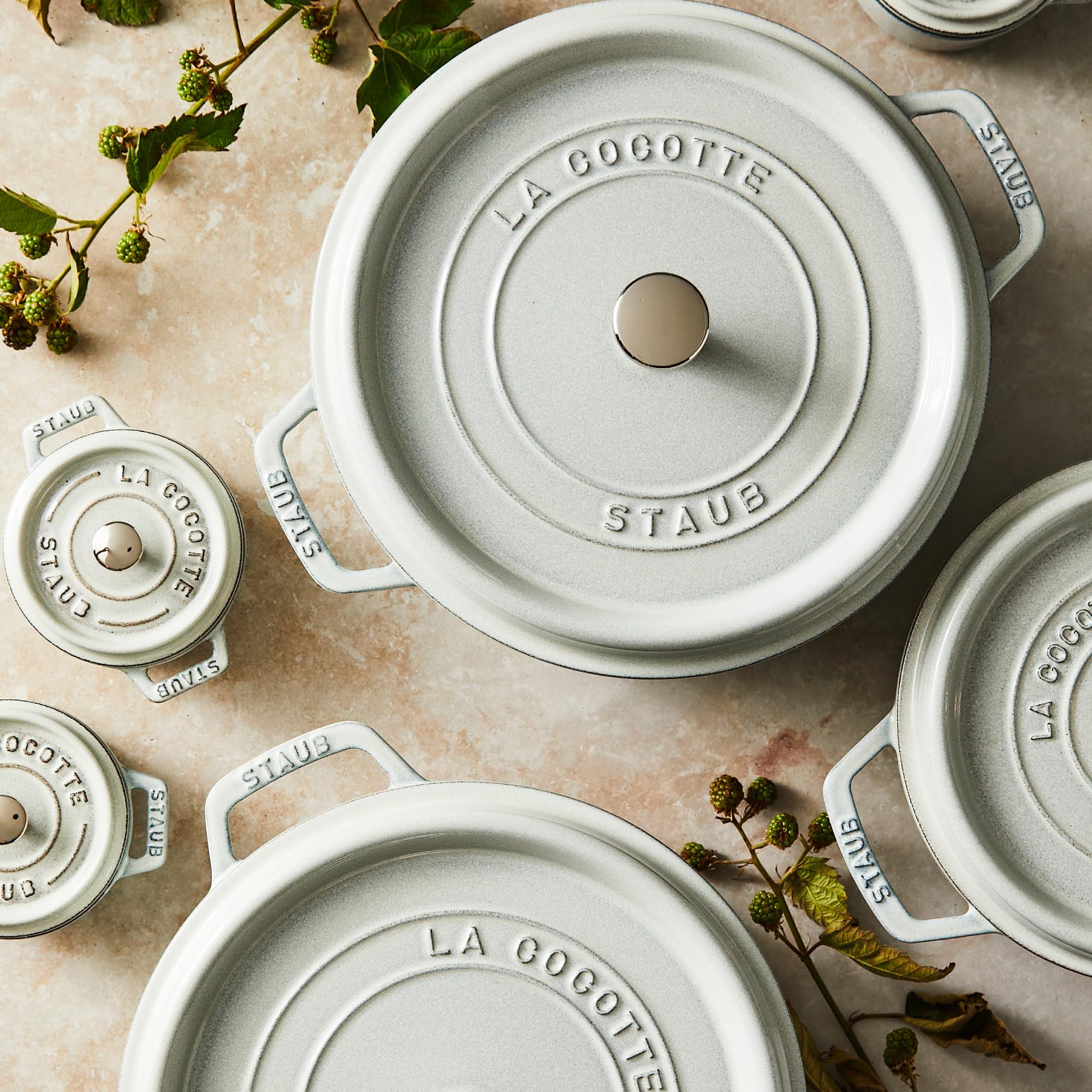 Cocina lenta con Staub, sabores intensos y humedad conservada.