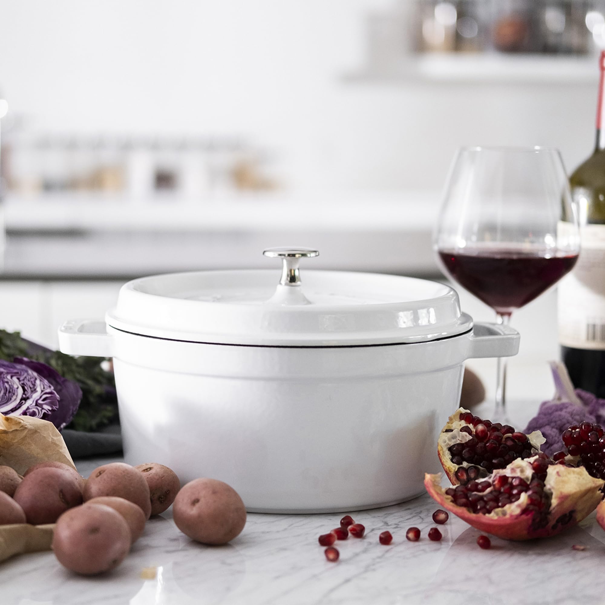 STAUB apto para horno hasta 900°F, perfecto para estofados.