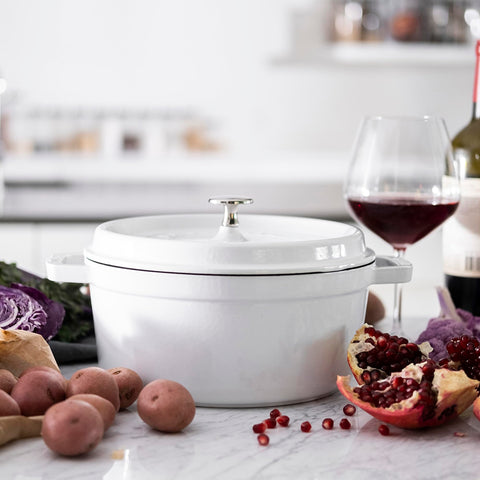 STAUB apto para horno hasta 900°F, perfecto para estofados.