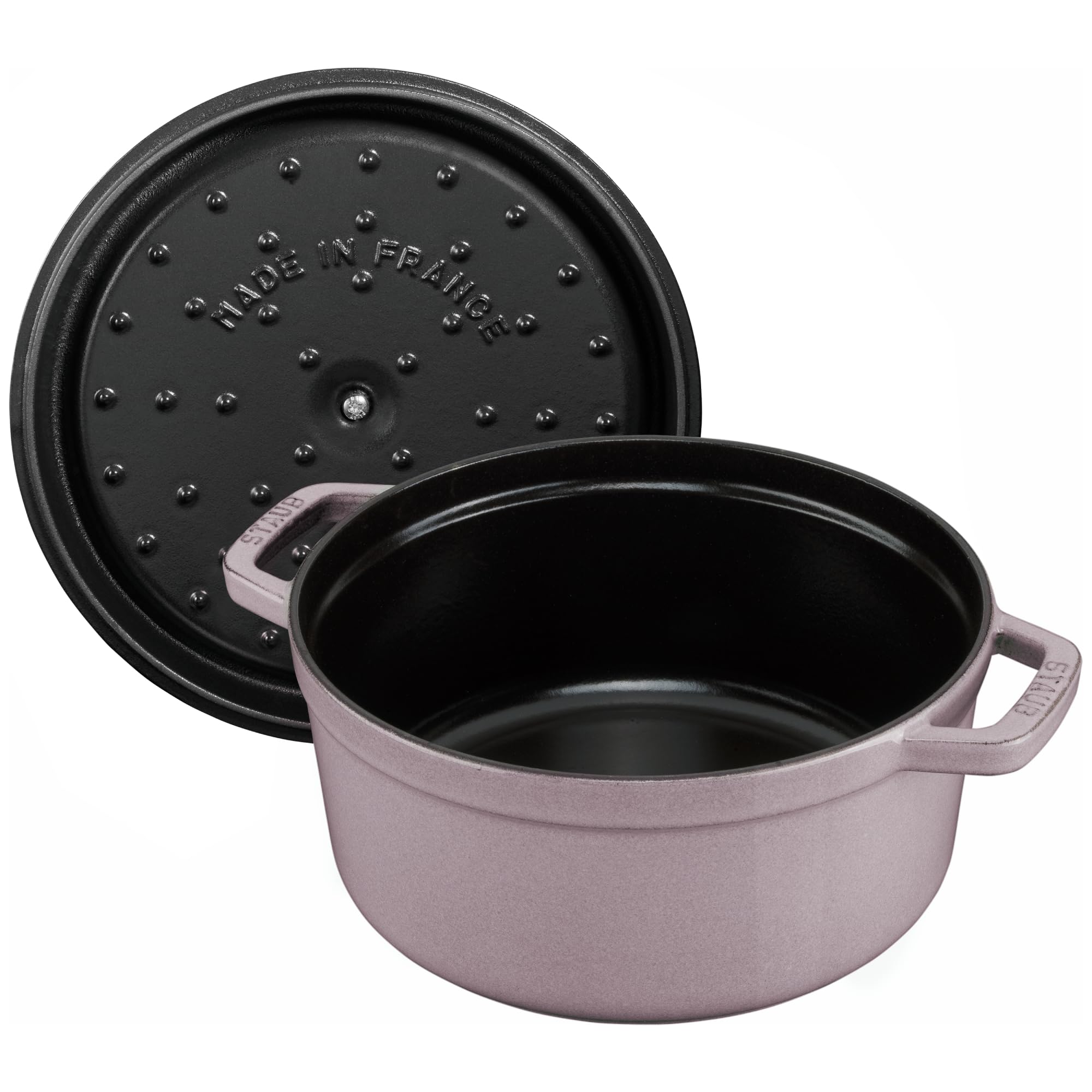 Staub cocotte lila horno soporta hasta 260 °C.