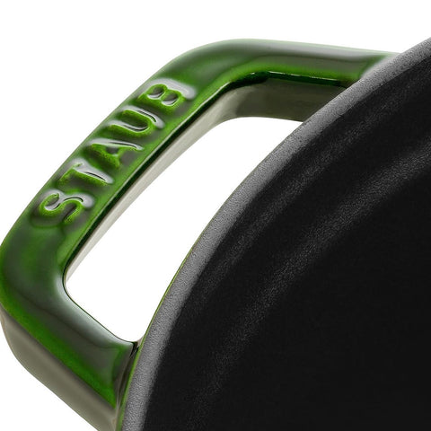 STAUB cocotte con mango ergonómico para manejo cómodo durante la cocción