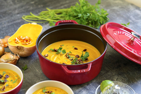 Staub base lisa: apta para inducción y otras fuentes de calor