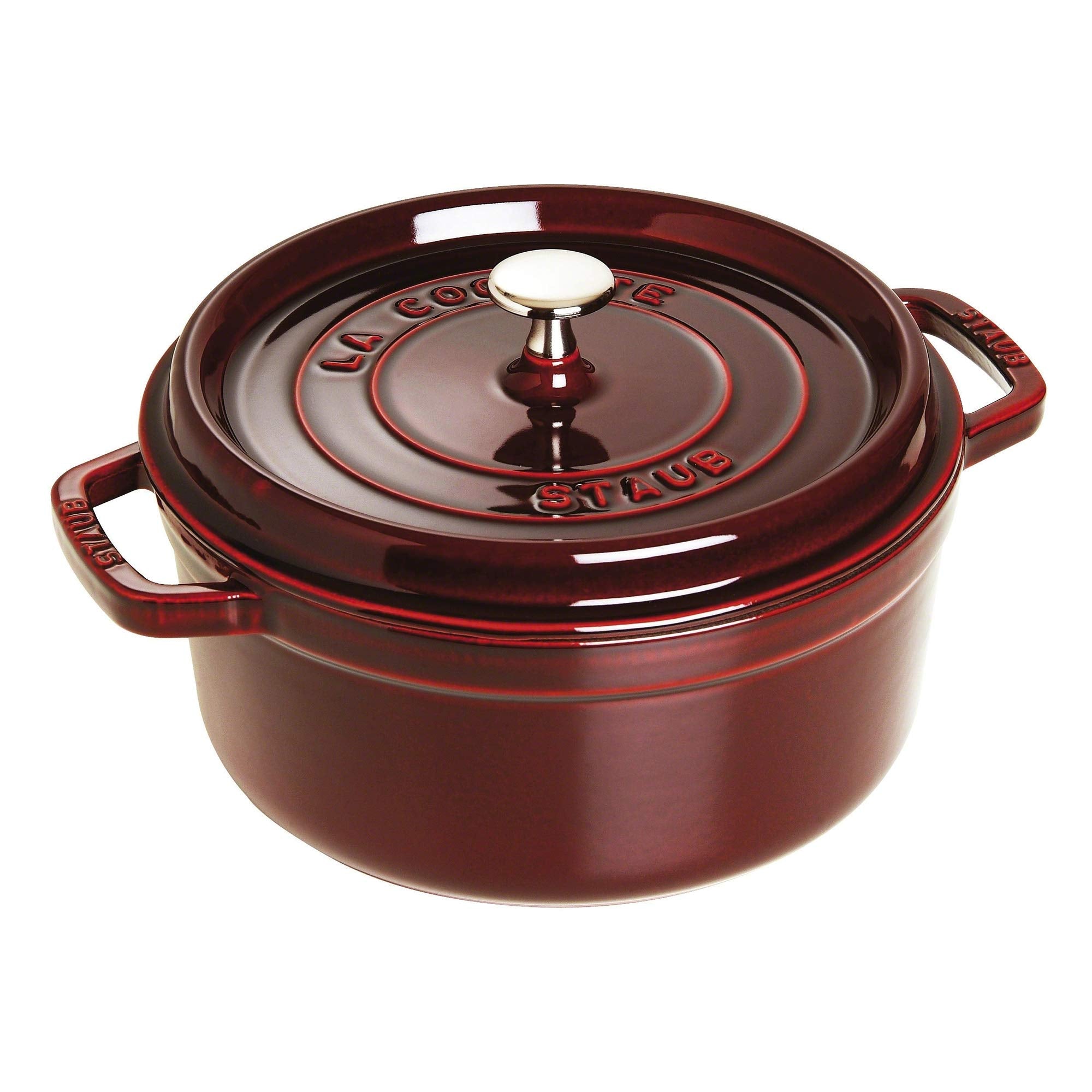 Staub cocotte redonda granate 4qt: tapa con picos para jugos constantes.