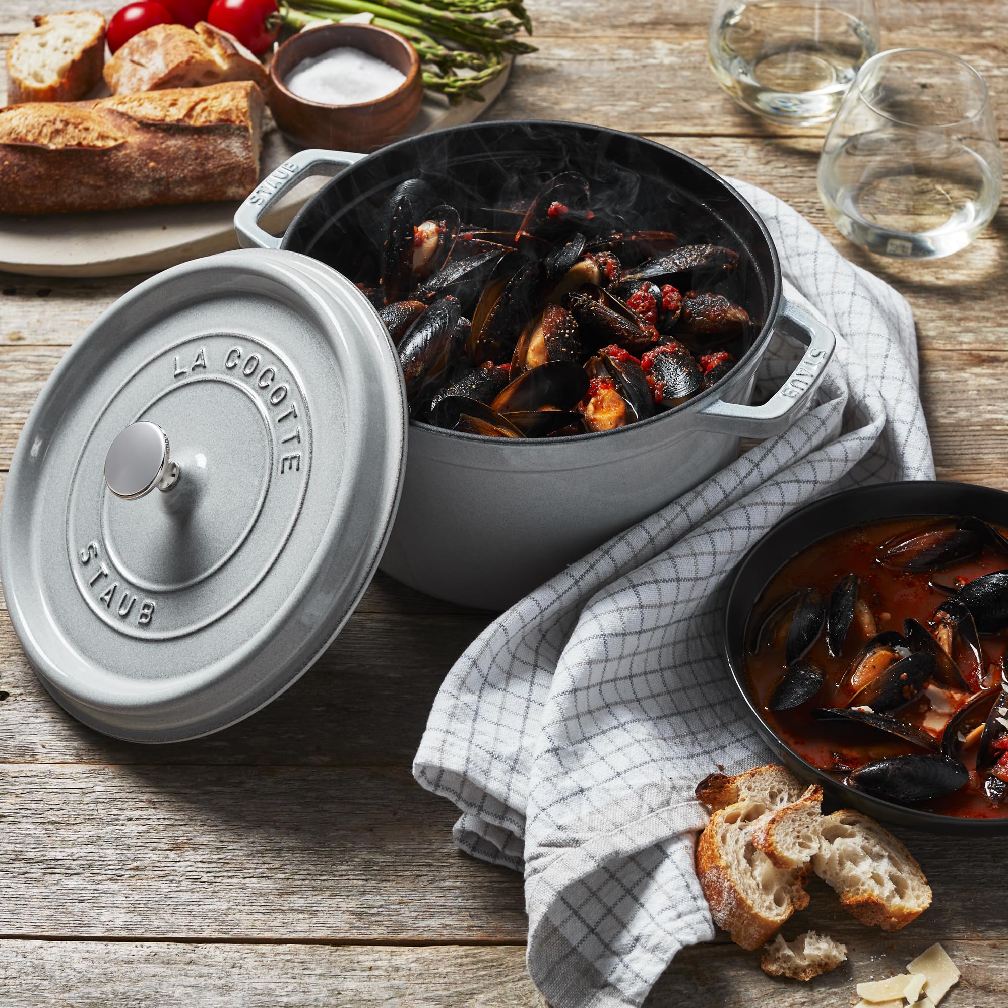 Staub cocotte tapa apta para horno 500F, versatilidad en cocina