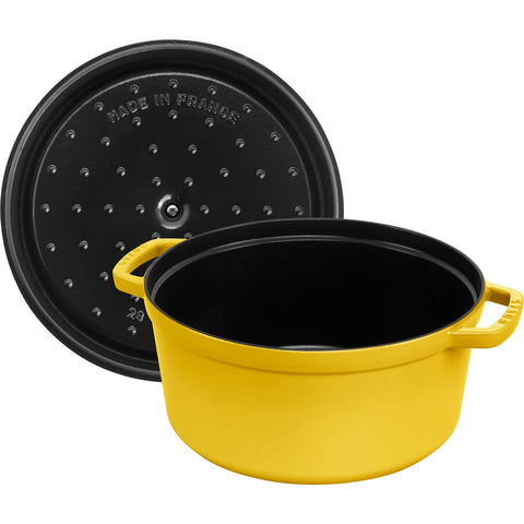 Staub cocotte, apta para inducción, gas y electricidad, gran versatilidad en cocina.