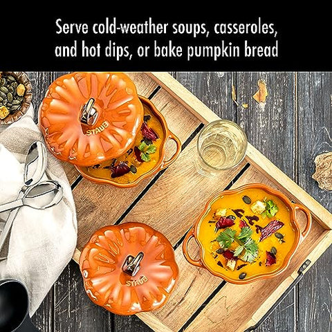 STAUB diseno elegante calabaza ceramica, pieza central atractiva