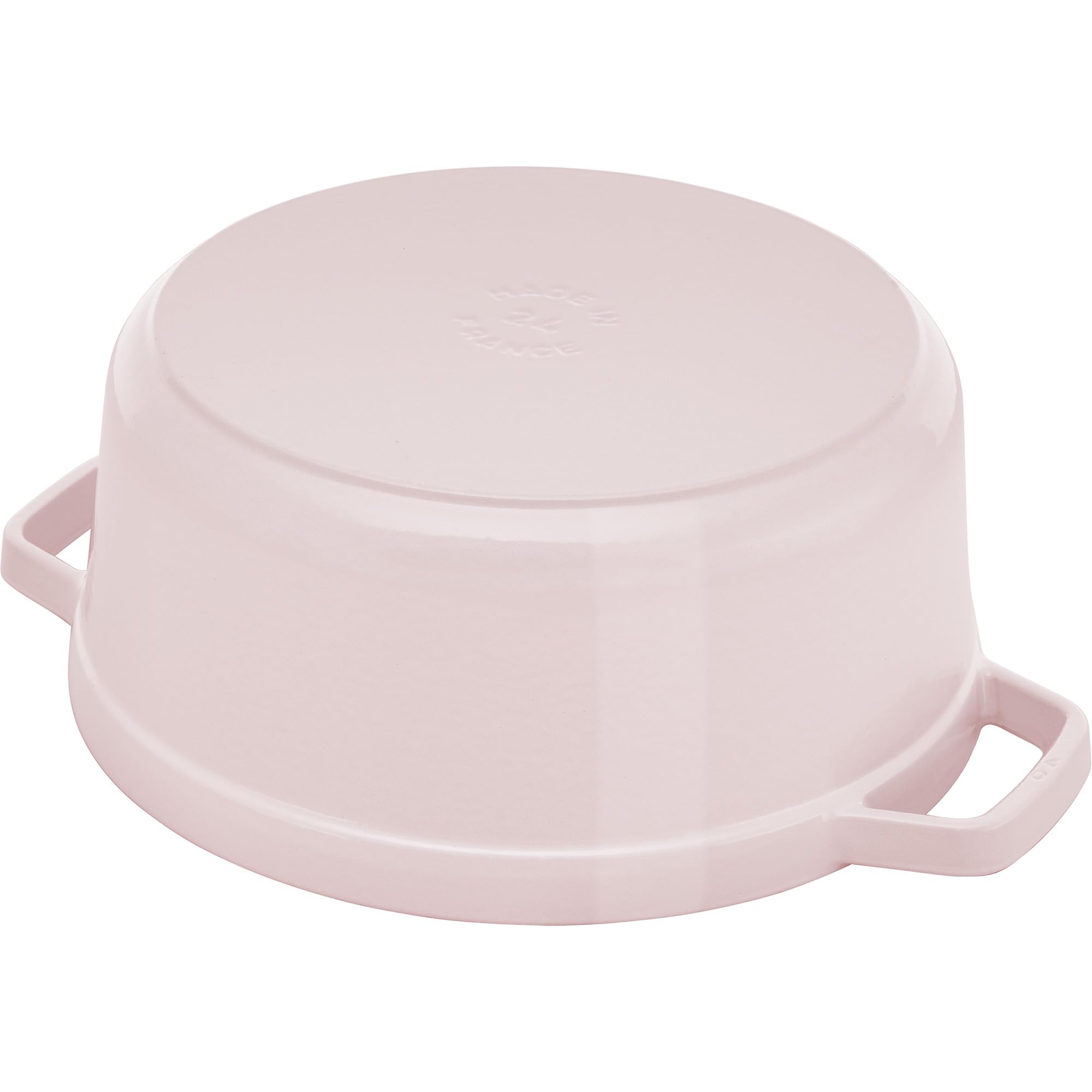 Staub diseño para servir en la mesa, estilo y funcionalidad.