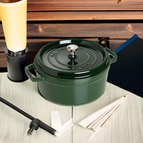 STAUB exterior Basil, acabado brillante y colores vivos