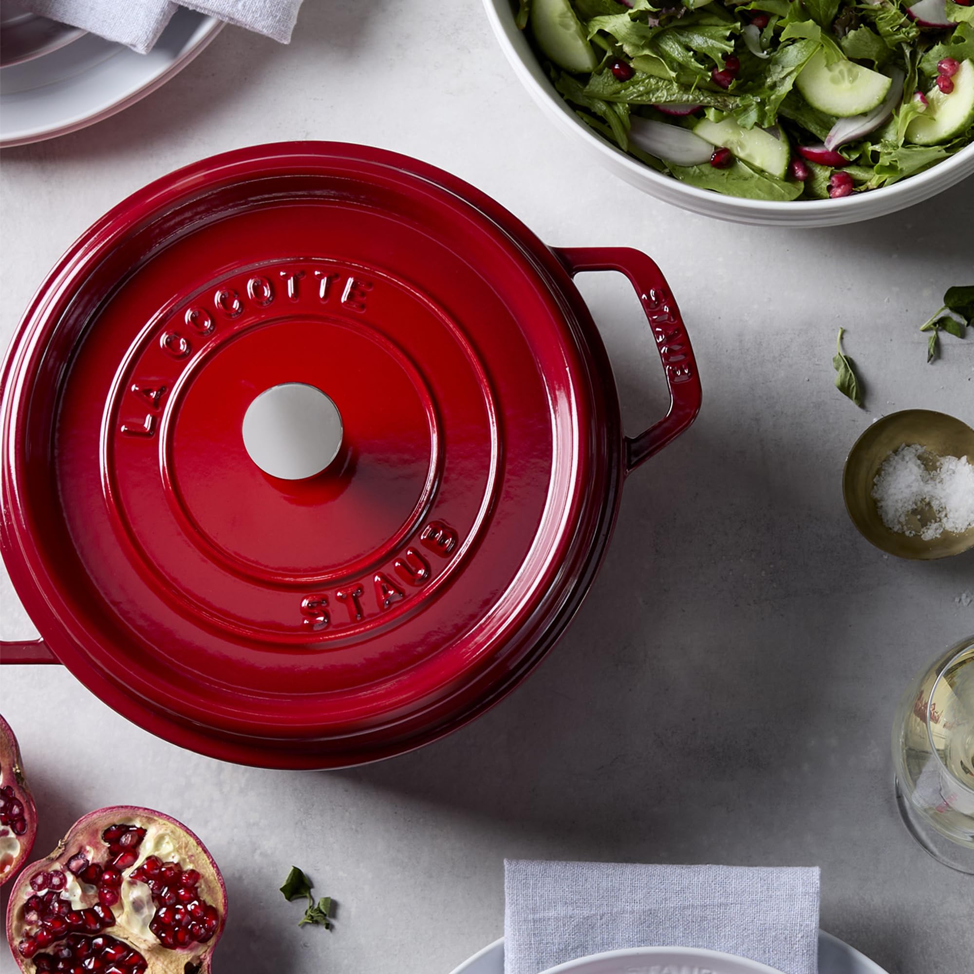 STAUB mango de acero níquel, agarre cómodo al cocinar.