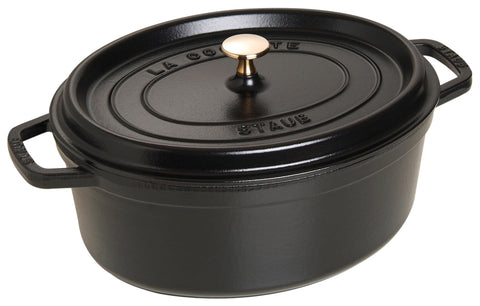 STAUB Olla ovalada de hierro colado negro mate, vista general para uso diario.