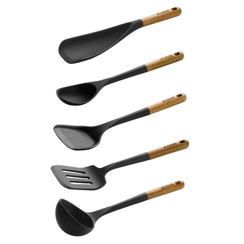 STAUB cuchara para servir con silicona y mango de madera, ideal para servir platos calientes.