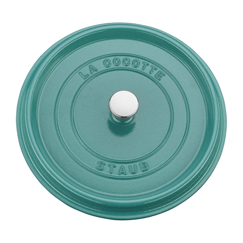 STAUB tapa apta para horno hasta 500°F para mayor versatilidad.