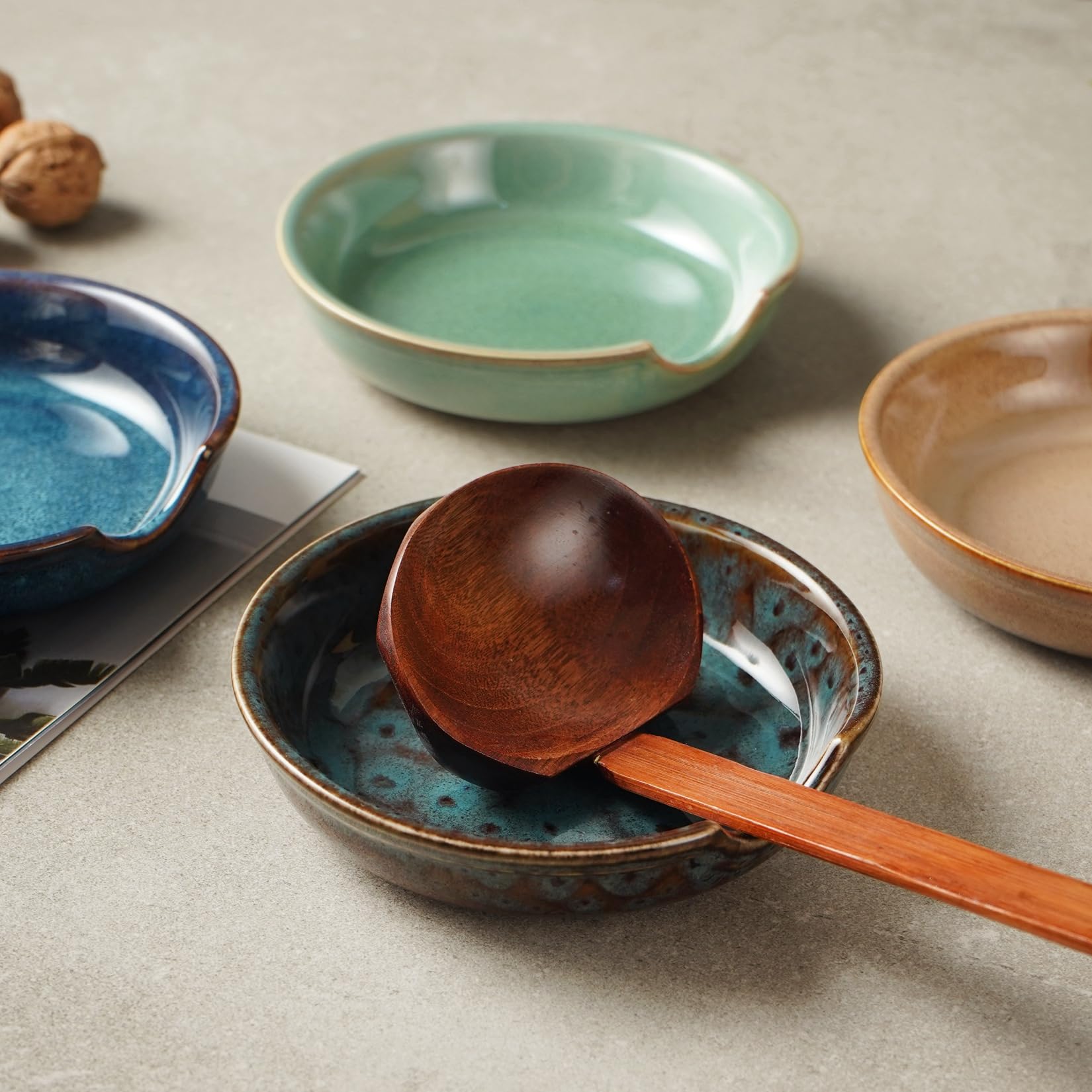 Reposapalas STE-CER con glaseado reactivo añade color y estilo a la cocina.