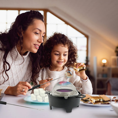 Sterno S'mores Maker Jr en uso interior creando postres seguros y divertidos