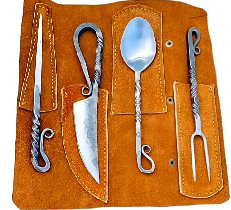STIFF HIDES juego de cubiertos vikingo medieval forjado a mano, ideal para cenas temáticas y coleccionismo.