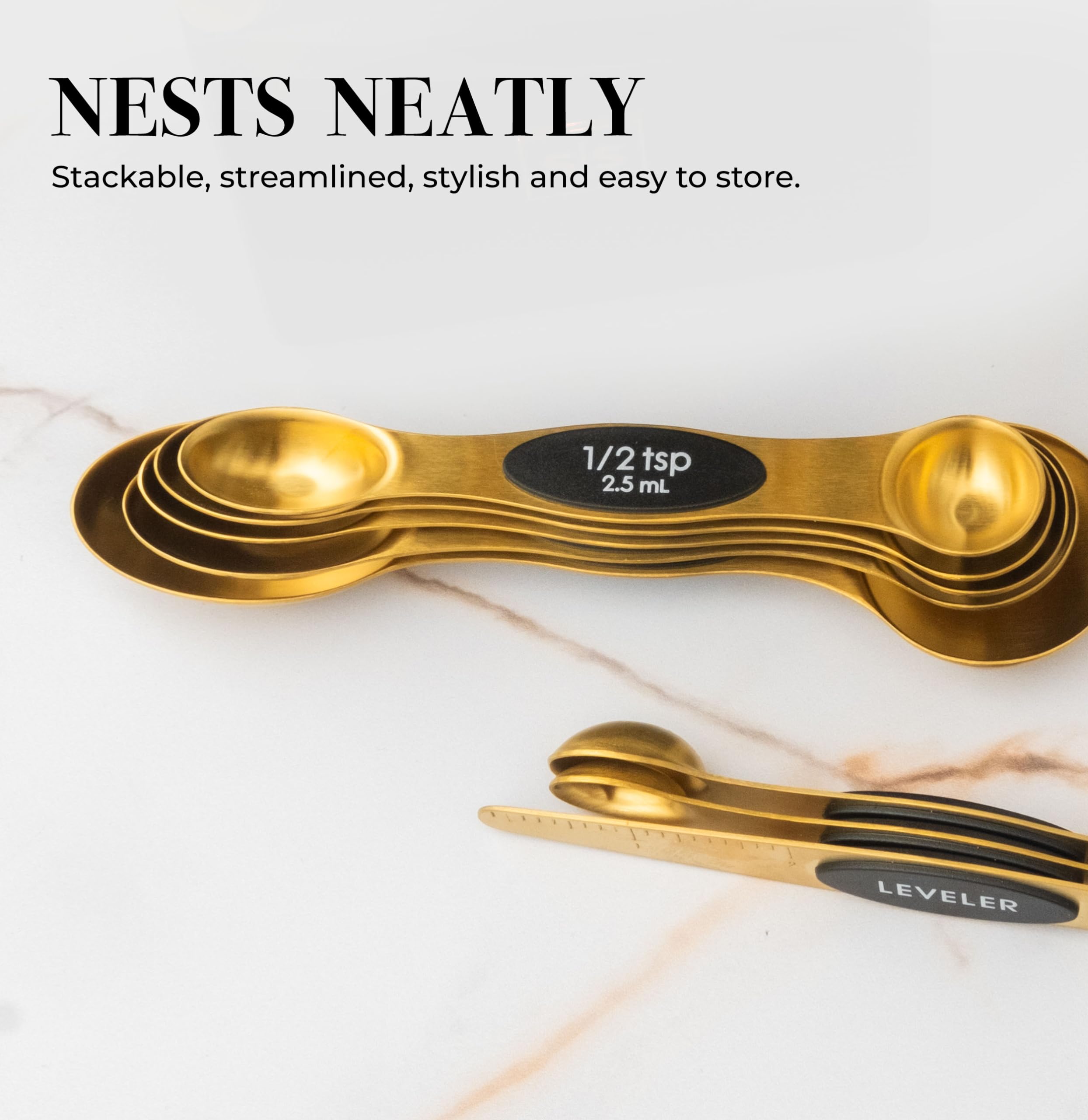 Acabado dorado brillante STYLED SETTINGS en la cocina