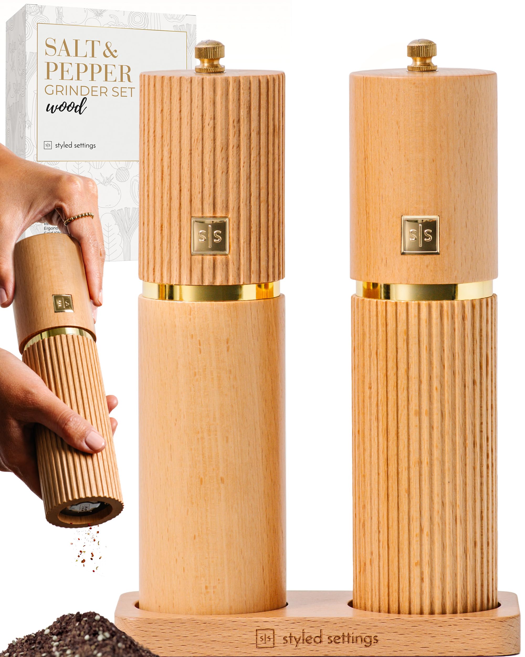 STYLED SETTINGS molinillos sal pimienta oro en primer plano para mesa elegante