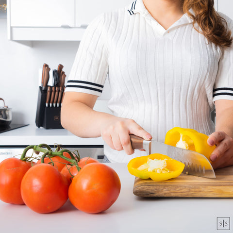 Styled Settings: tijeras de cocina incluidas, útiles para recortes rápidos.