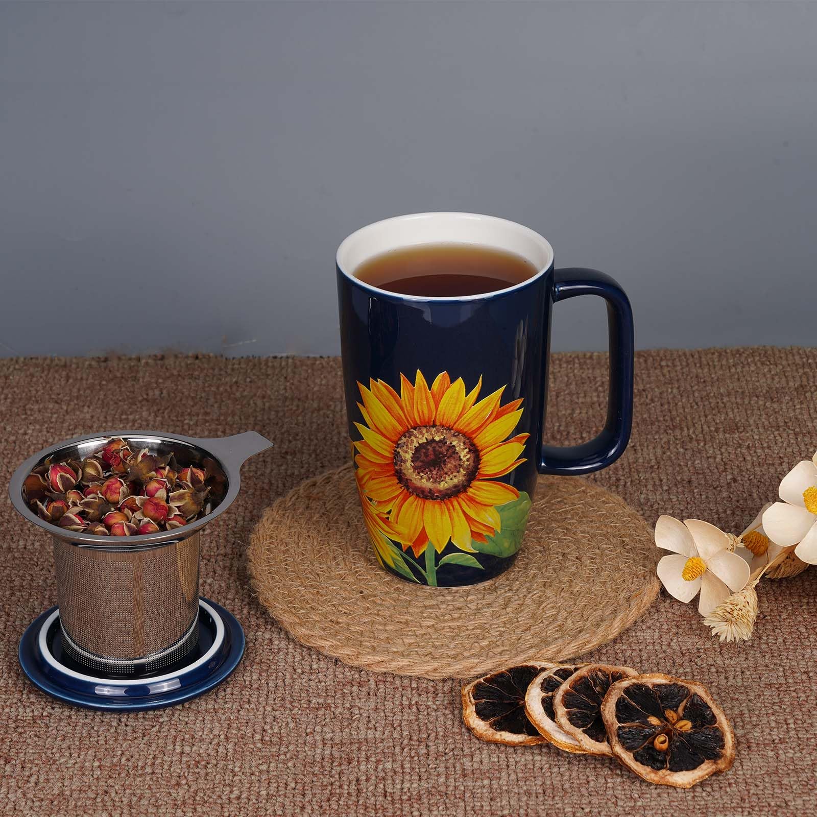 Sunddo diseño girasol para un toque elegante al disfrutar té.