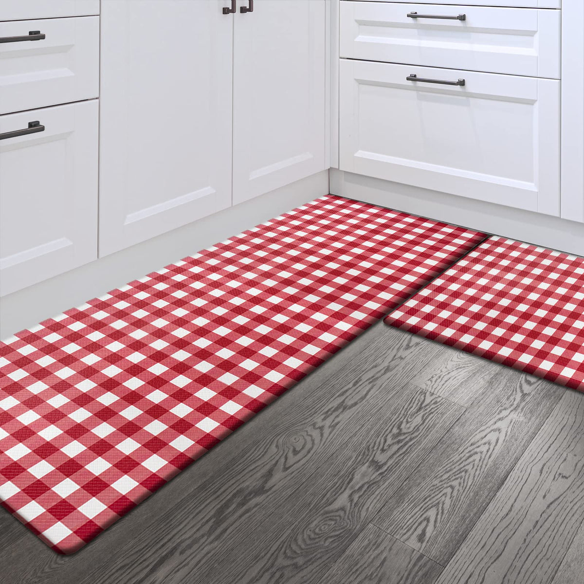 Sunlit juego de alfombras antifatiga 17x28, vista general en cocina con diseño blanco y rojo.