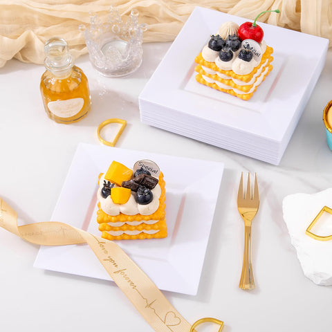 Conjunto de platos desechables blancos de Supernal para una mesa impecable.