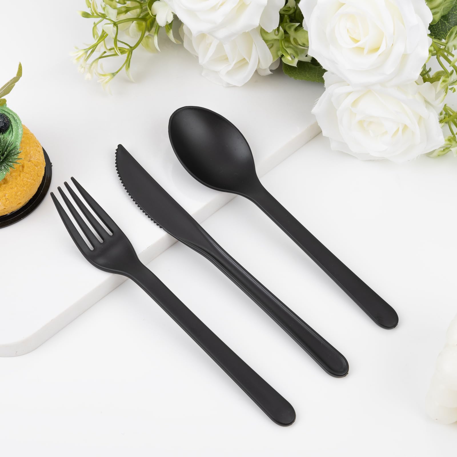 Supernal tenedor plástico negro mate, diseño ligero y resistente, perfecto para comidas al aire libre.
