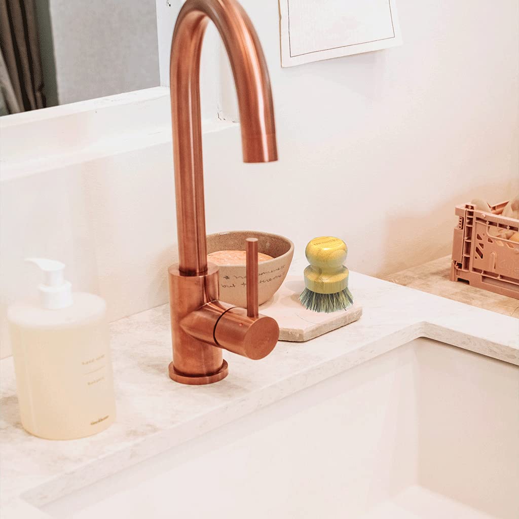 Cepillo SUPERWASH PLUS en soporte cerámico para organización en la cocina