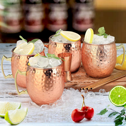 SuproBarware conjunto de cuatro tazas de cobre martilladas, perfecto para reuniones y regalos elegantes.
