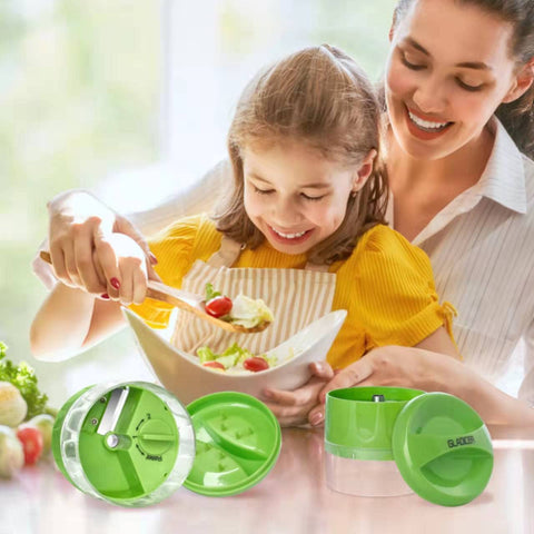 SUREWIN usuario usando espiralizador para crear fideos de verdura.