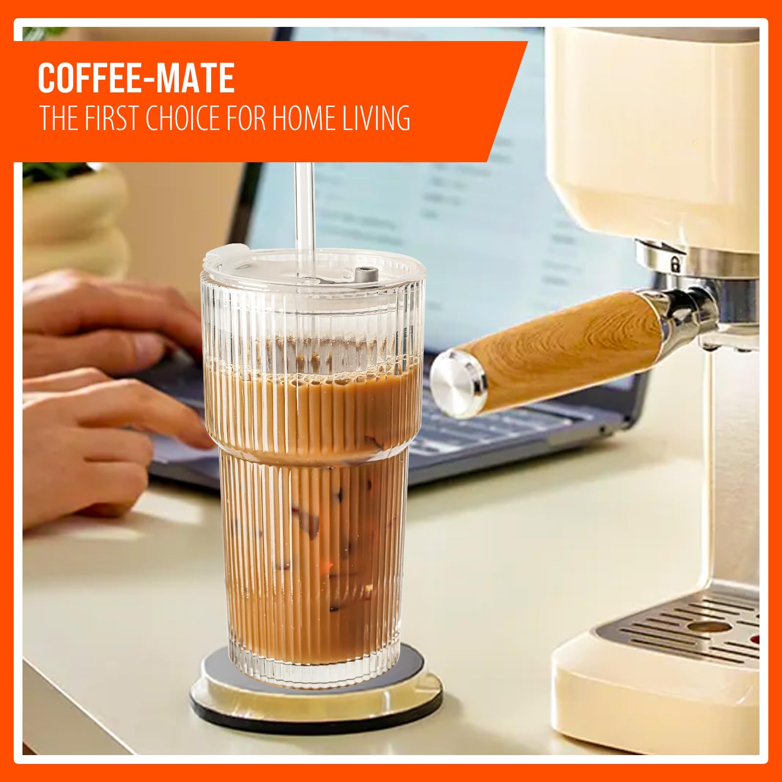 Suroque tazas para café helado y té en casa.