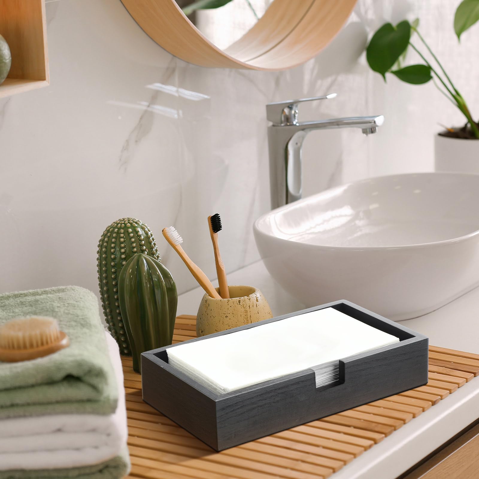Uso versátil de Suzile, apto para baño o escritorio.